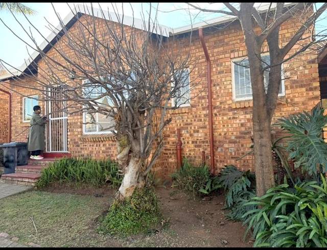 3 BEDROOM APARTMENT FOR SALE IN GROBLERPARK